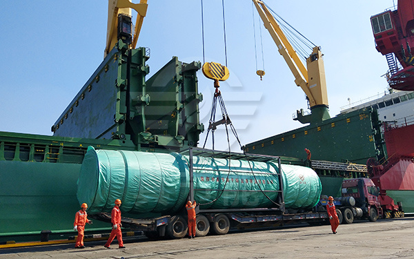 低溫污泥烘干設備吊裝現場 低溫污泥烘干設備吊裝現場